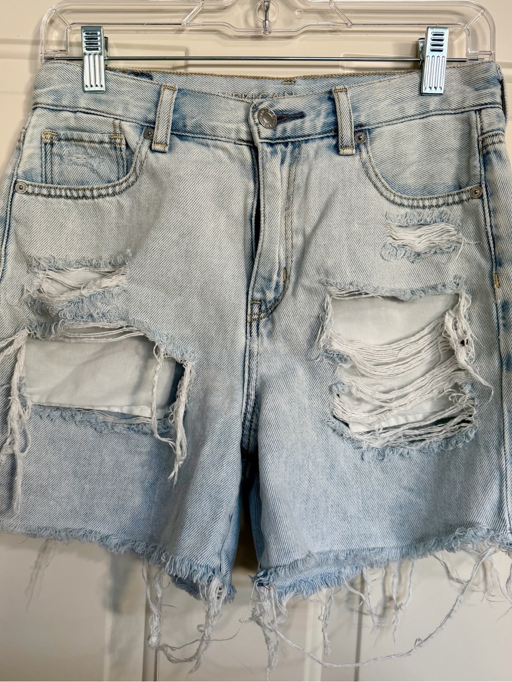 American Eagle Size 0 Light Wash Distressed Denim Shorts